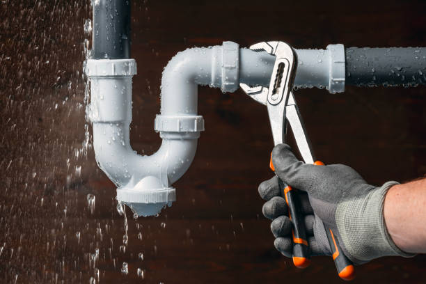 Professional Leak Detection technician working in Boling, TX